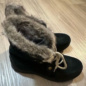 Sorel Black and Tan Fur-Trimmed Winter Boots